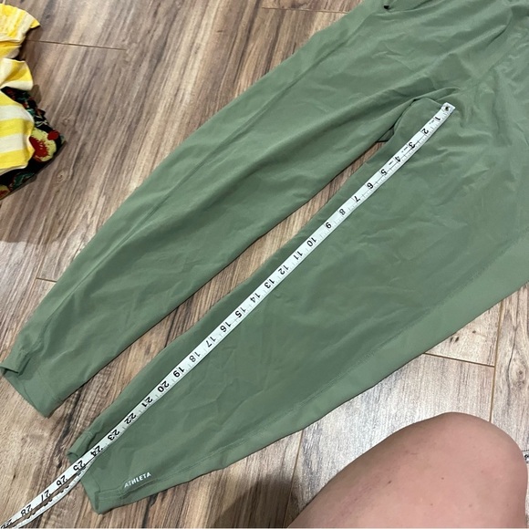Athleta Run With It pant in Eucalyptus Olive - Picture 7 of 9